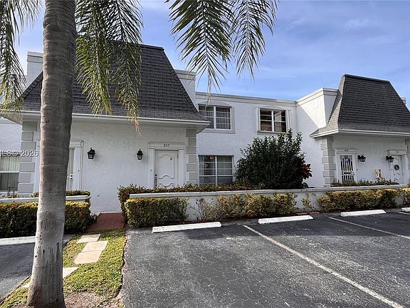 2nd image of 807 NE 27th Ave #807