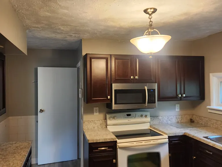 11119 Forest Ave #2 — Photo 9