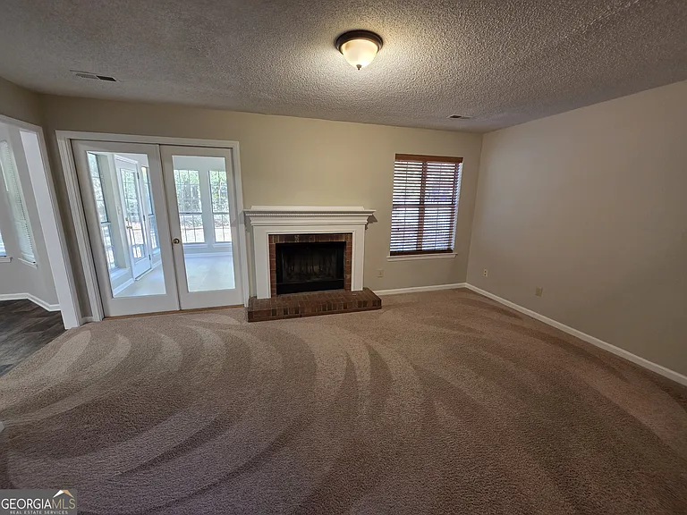 302 Henley Way — Photo 2