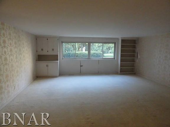 3rd image of 307 Fairway Dr APT 5
