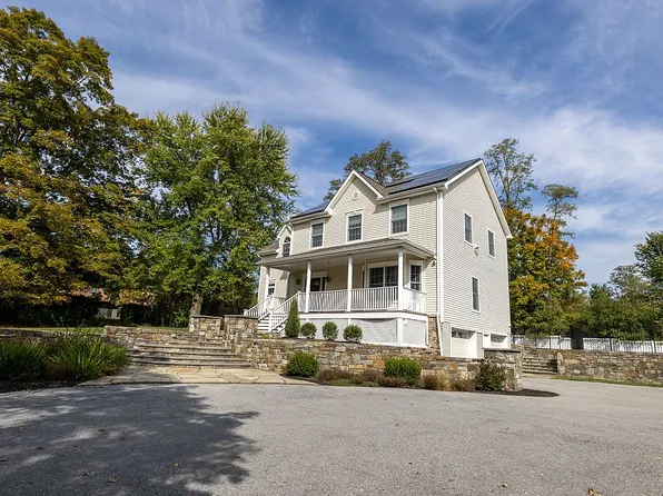 1 Earlwood Park, Poughkeepsie, NY 12603