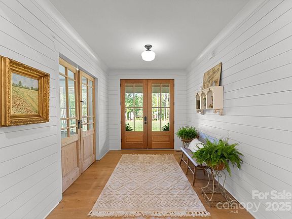 4th image of 7351 Bay Cove Ct