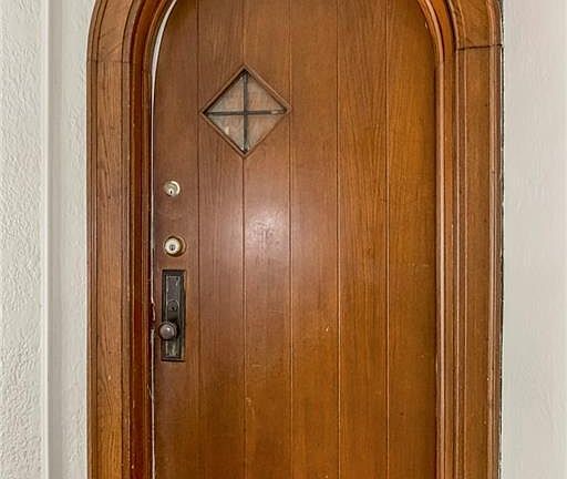 4th image of 4506 Broadway St #2S