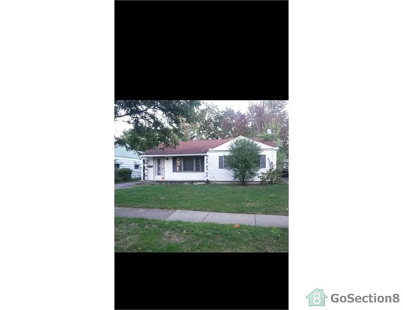 4275 E 163rd St photo 1