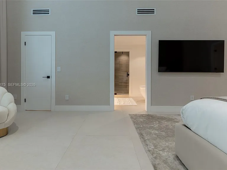 7300 SW 77th Ave — Photo 23