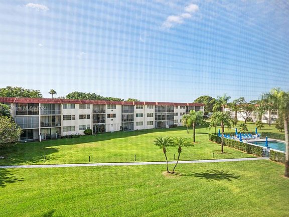 3rd image of 9420 S Hollybrook Lake Dr APT 302
