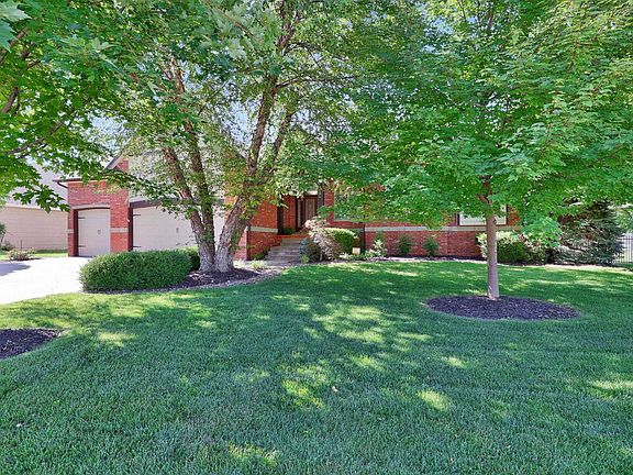 2nd image of 833 E Woodstone Dr