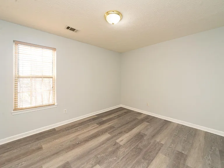 811 Sugar Oak Ln — Photo 16