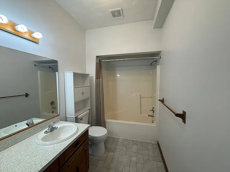 303 Jefferson Ave — Photo 11