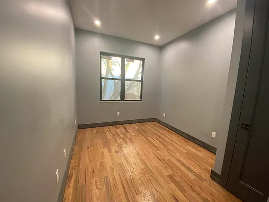 Rented by Premier Metro Realty Corp | media 26