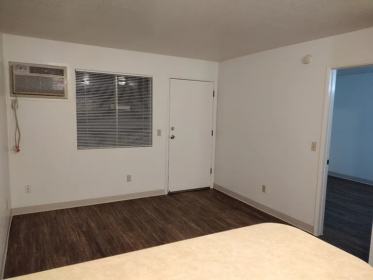 3520 E 2nd St #10 — Photo 6