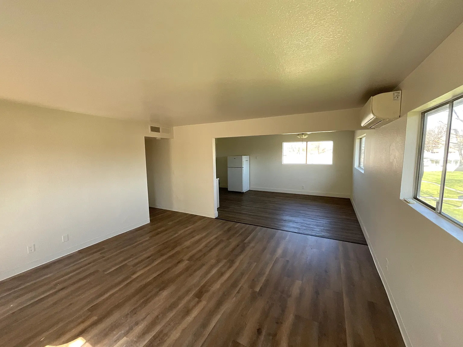 3 bed, 1.0 bath, $1,195 — Photo 2