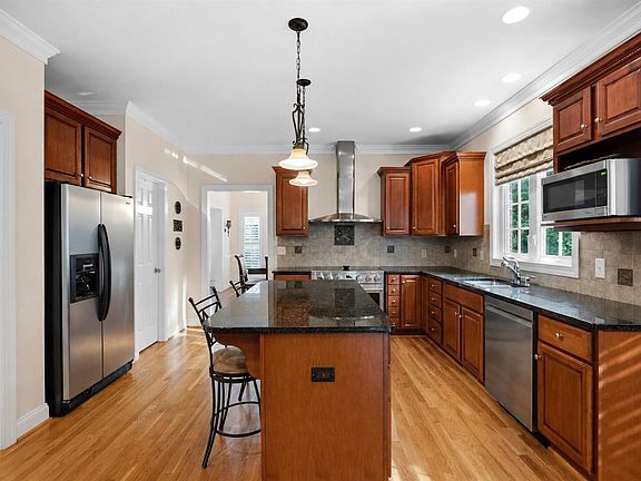 4th image of 107 Trinity Ct