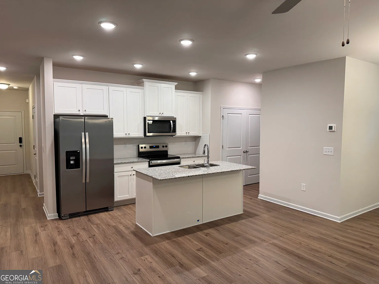 3 bed, 2.5 bath, 1735 sqft, $2,100 — Photo 1