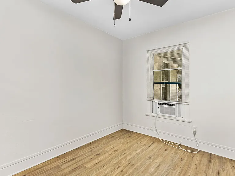 1359 Jasper Ave — Photo 37
