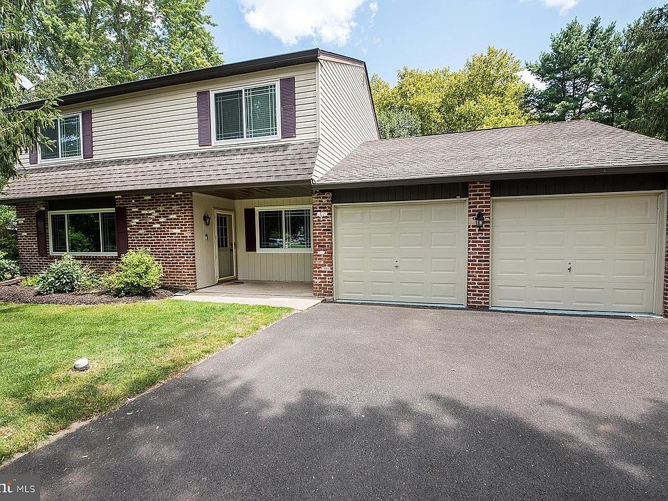 1st image of 62 Hershey Ct