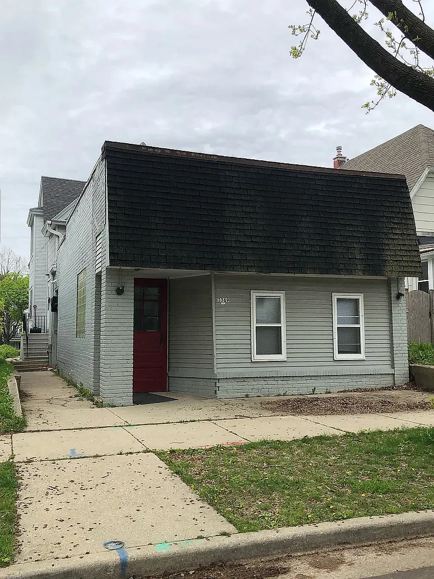 3 bed, 1300 sqft, $1,650 — Photo 1