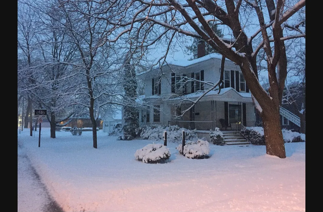 2 bed, 1000 sqft, $1,050 — Photo 1