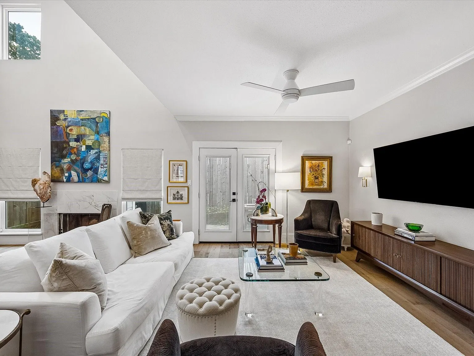 2 bed, 2.5 bath, 2093 sqft, $2,250 — Photo 2