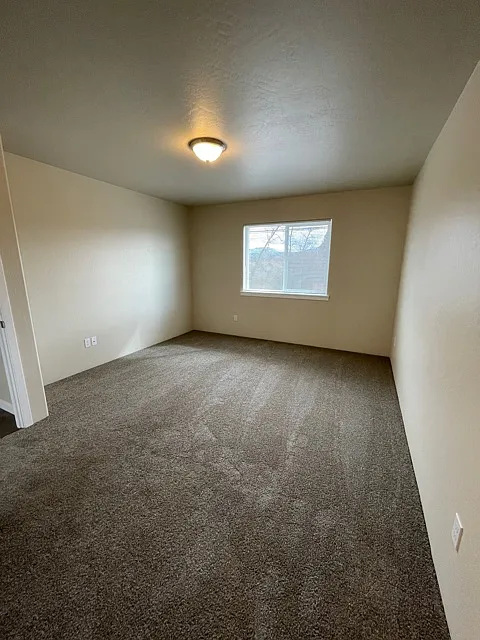 1000 SW Oliver Pl - 1 — Photo 2