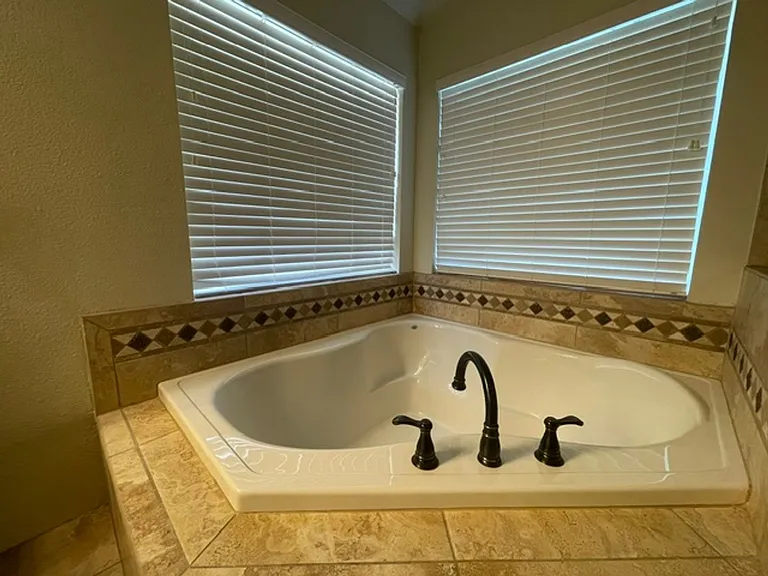 3222 Mapleridge Dr — Photo 24