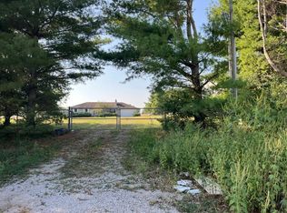 6040 Cedar Rd, Iuka, IL 62849