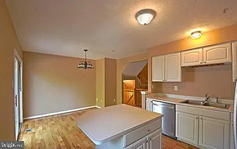 4982 Lockard Dr — Photo 6