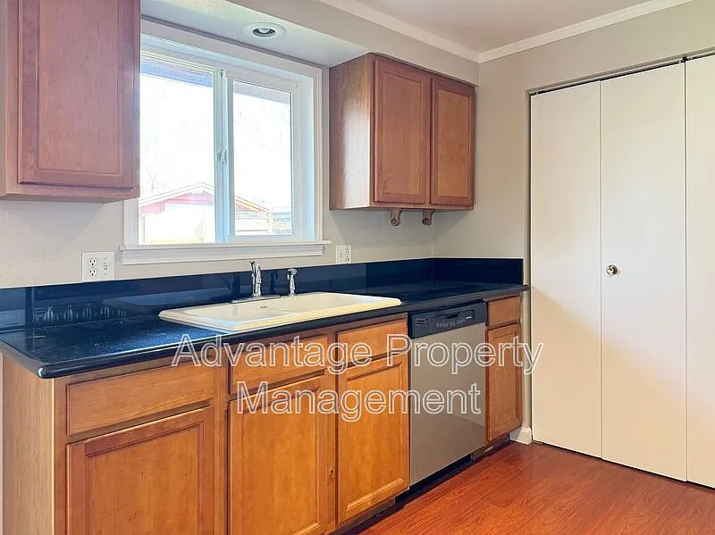 2 bed, 1.0 bath, 945 sqft, $2,000 — Photo 4