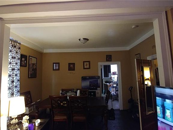 4th image of 600 E Ferry St