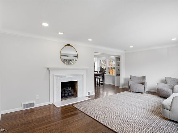 3rd image of 1390 Brainard Rd