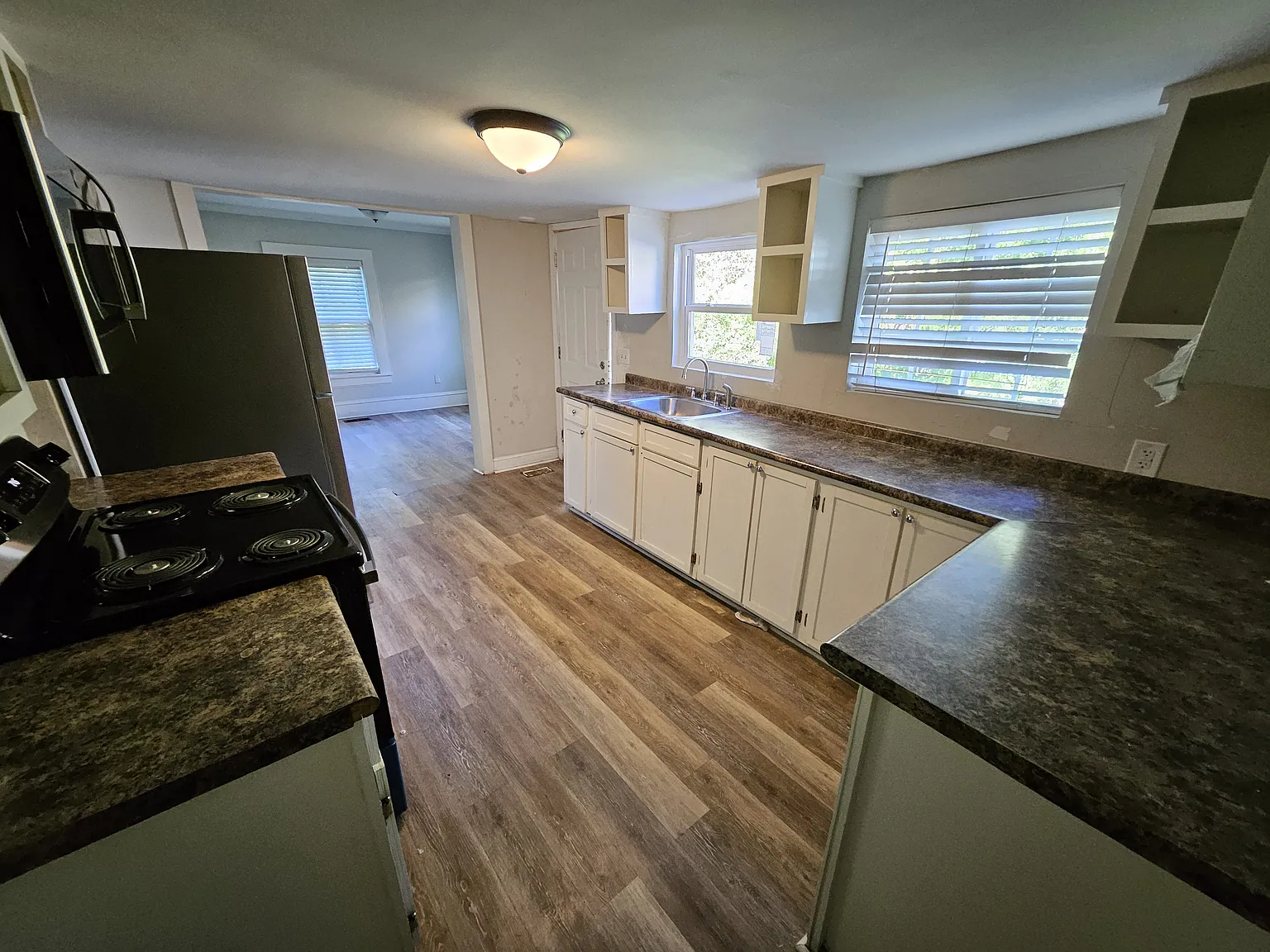 6 bed, 2045 sqft, $2,800 — Photo 4