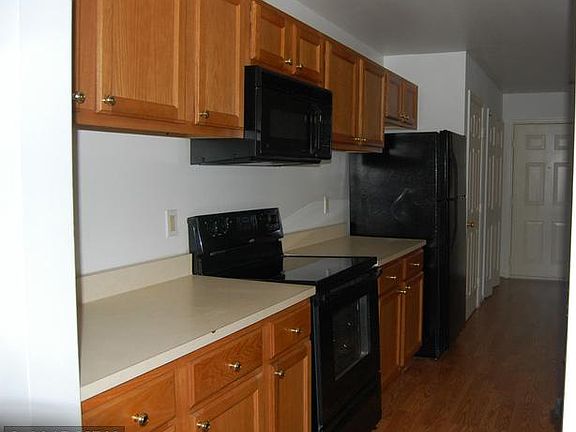 3rd image of 9700 Lake Pointe Ct APT 301