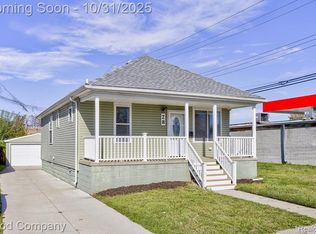 28 W Jarvis Ave, Hazel Park, MI