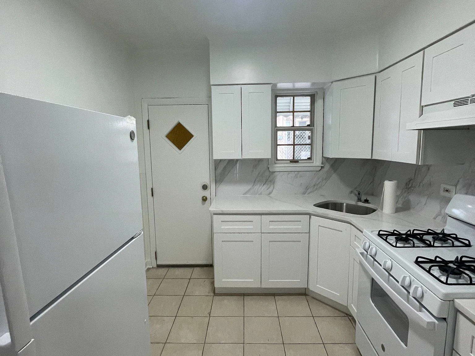 2 bed, 1.0 bath, 756 sqft, $1,300 — Photo 2