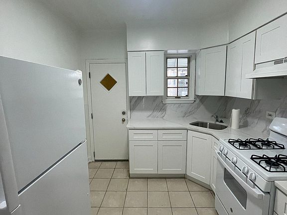 2nd image of 3268 Tilton St