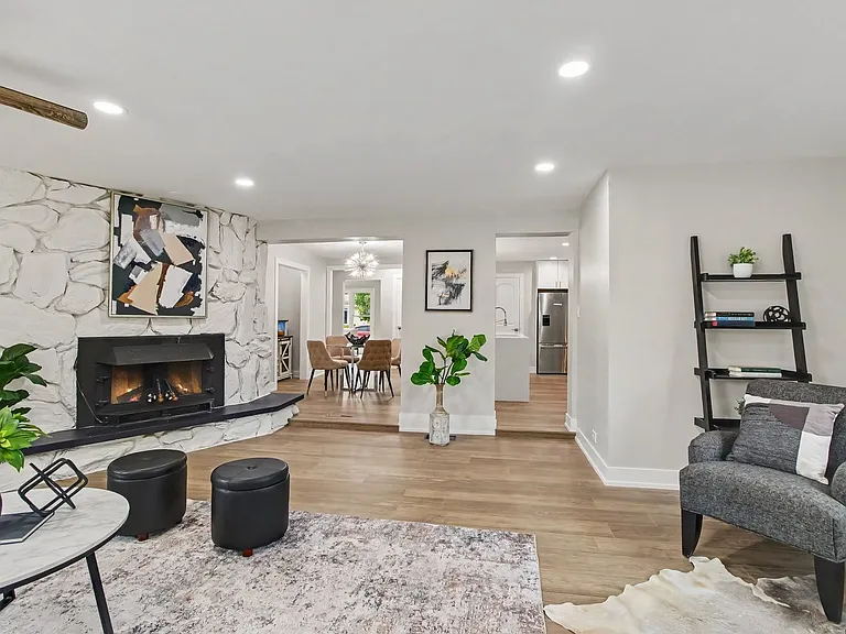 538 N Broadway Ave — Photo 10