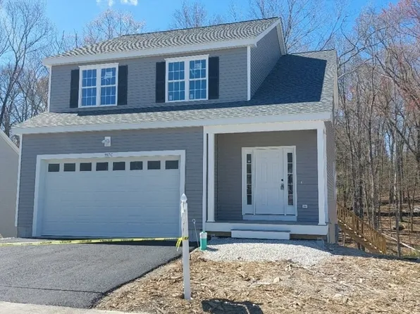 16-16C Crownshield Ave, Uxbridge, MA 01569