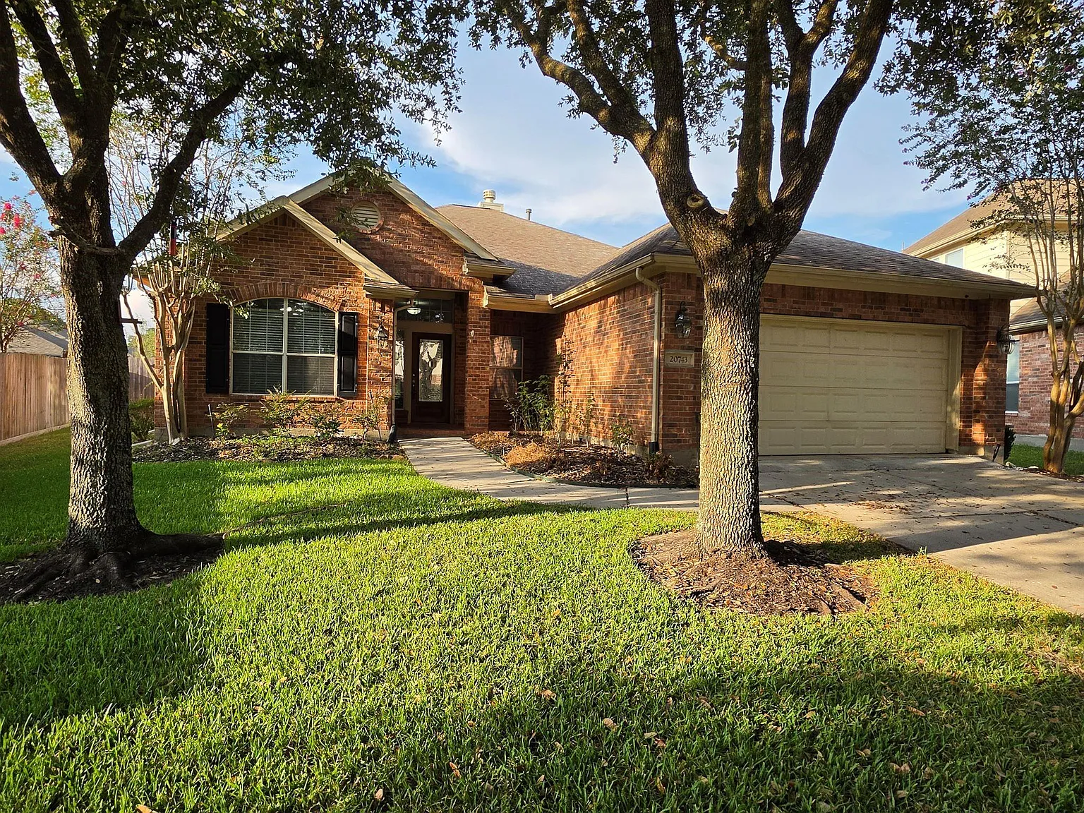 4 bed, 2.0 bath, 2275 sqft, $2,495 — Photo 4