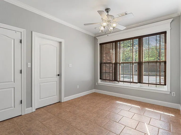 204 Tunbridge Dr — Photo 7
