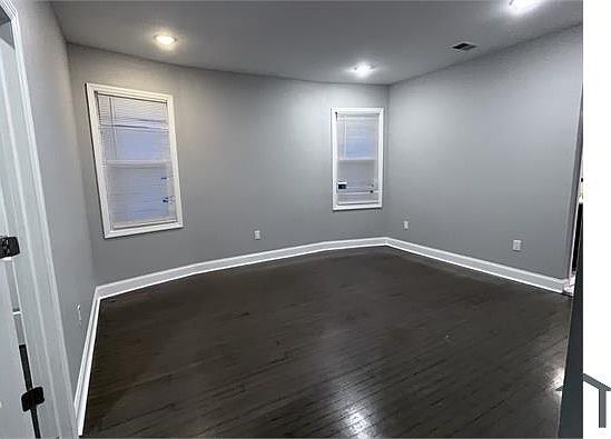 3rd image of 49 39th St Floor 1