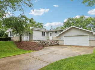W292N5671 Dorn Rd, Hartland, WI 53029