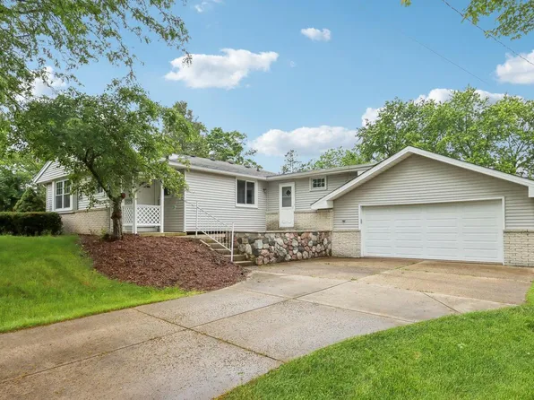 W292N5671 Dorn ROAD, Hartland, WI 53029