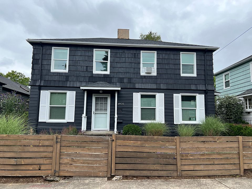 Duplex with main entrance on Burnside.