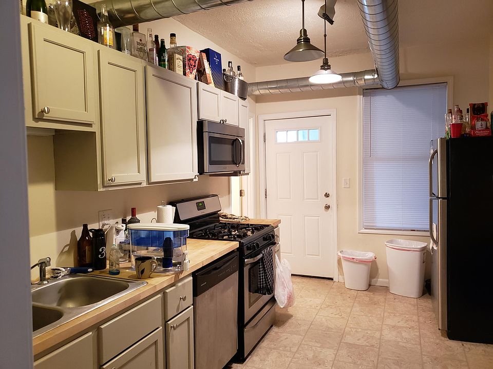 1st image of 3520 1/2 N Lincoln Ave #2