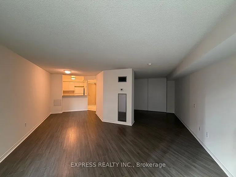 942 Yonge St #207 — Photo 5