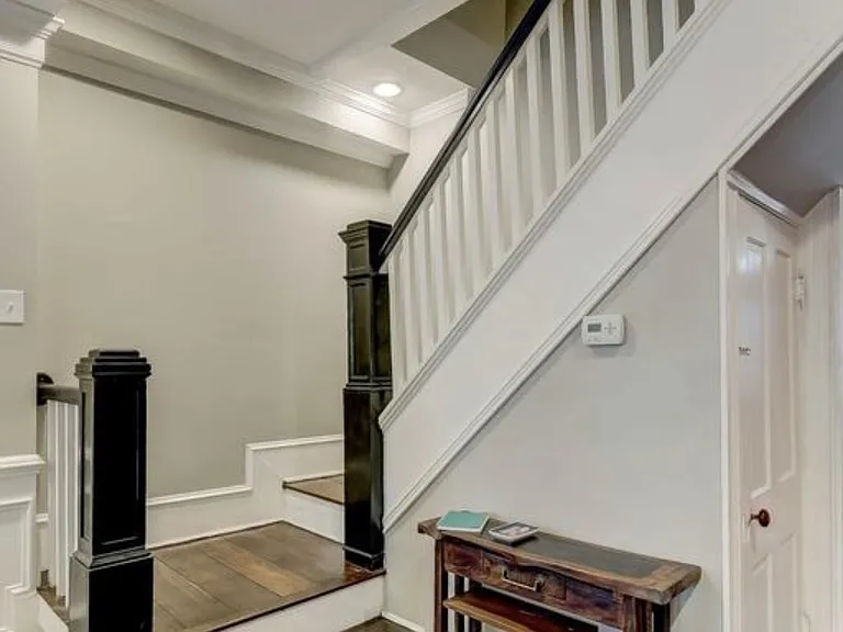 264 S Highland Ave — Photo 2