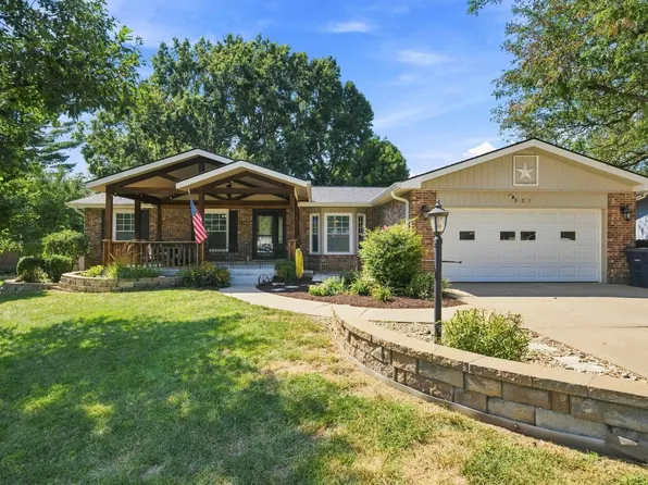 921 De Hoff Dr, Manhattan, KS 66502