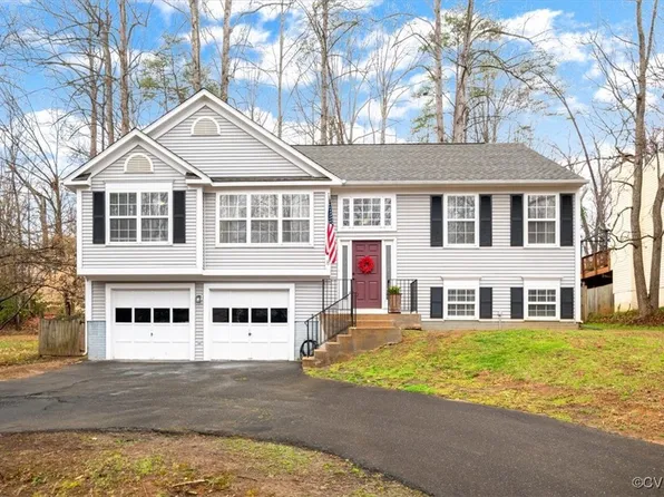 8 Acacia Ct, Fredericksburg, VA 22405