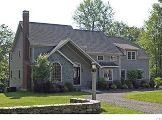 11 Meridian Ridge Dr, Newtown, CT 06470