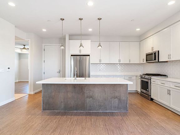 3rd image of 1214 Tennyson St #101